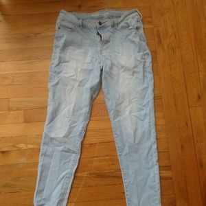 Light wash skinny jeans